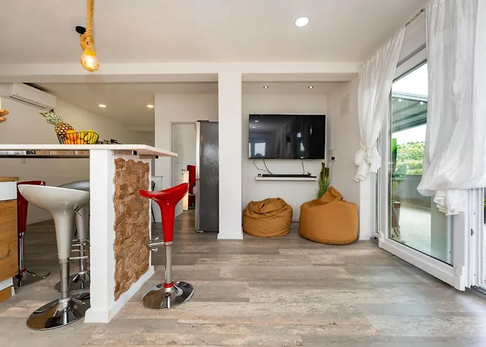 My Dalmatia - Sea View Penthouse Nikita דירה